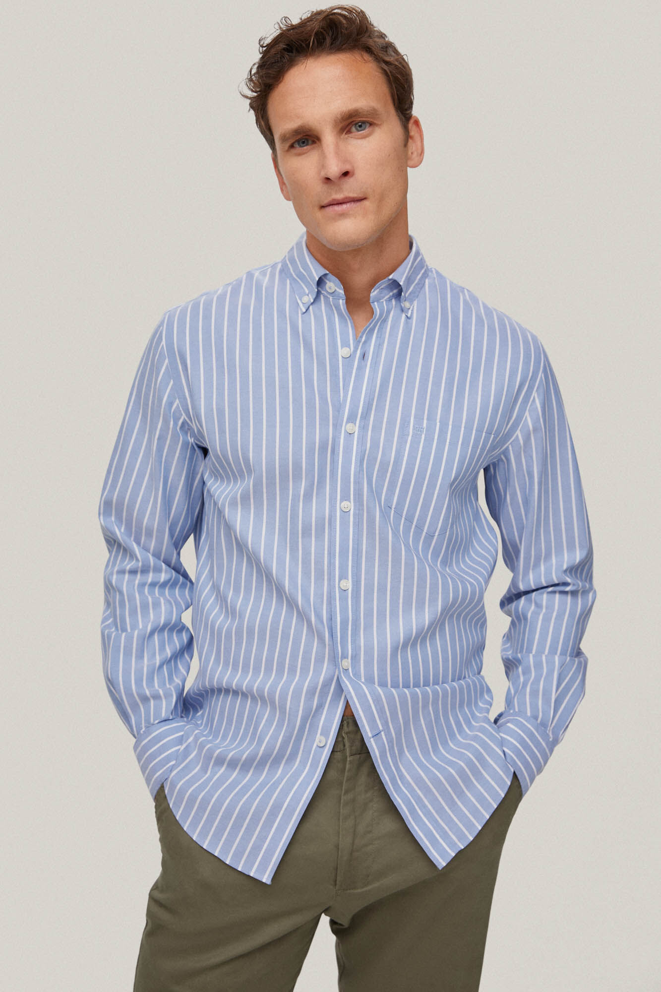 Camisa listrada que não precisa passar e resistente a manchas - Azul