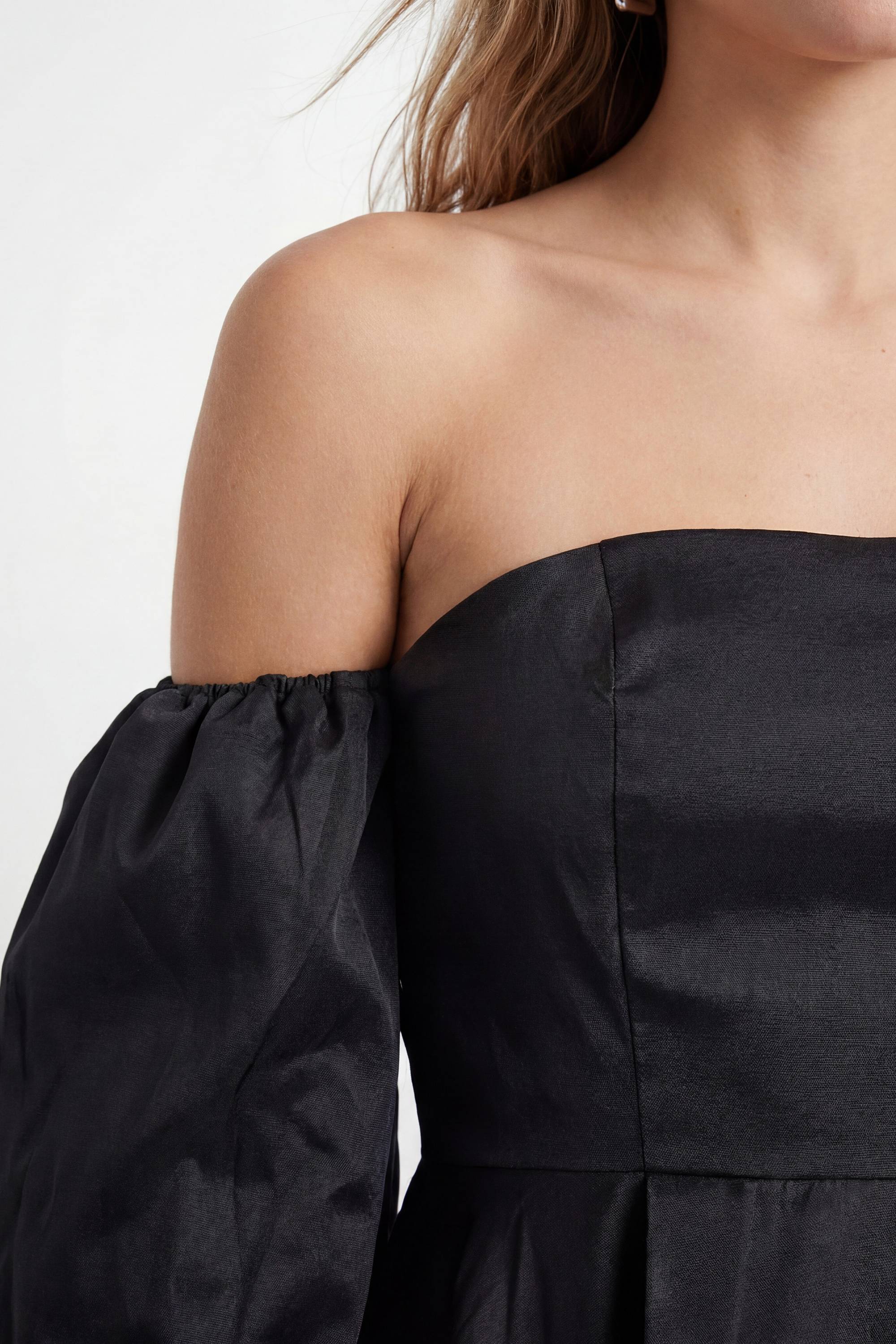 Warehouse Haut En Taffetas À Épaules Dénudées Et Manches Bouffantes