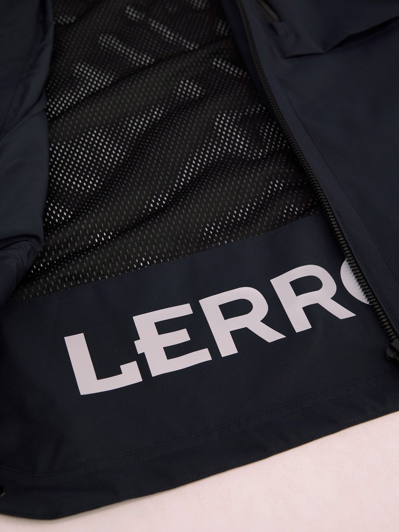 Outdoor-Funktionsjacke in Tech-Shellfabric, atmungsaktiv, wasser- und windabweisend