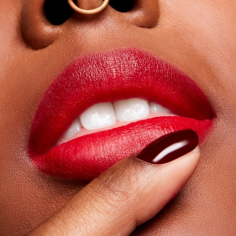 MAC Powder Kiss Velvet Blur Slim Stick 2 gr. - Ruby New