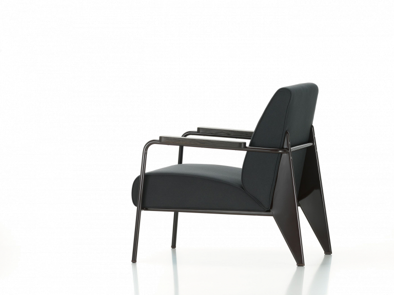Vitra Fauteuil de Salon fauteuil, onderstel ecru, stof Twill cognac, armleuningen naturel eiken