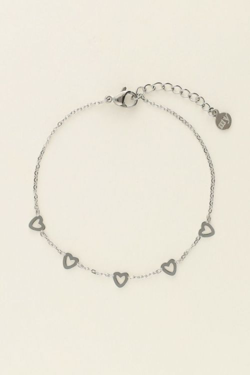 Armband met kleine hartjes