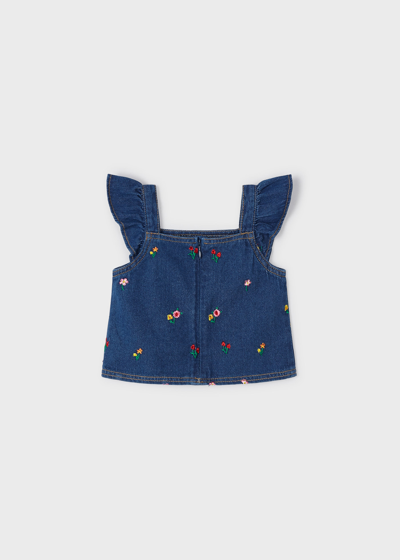 Blusa jeans com bordado em algodão sustentável para meninas