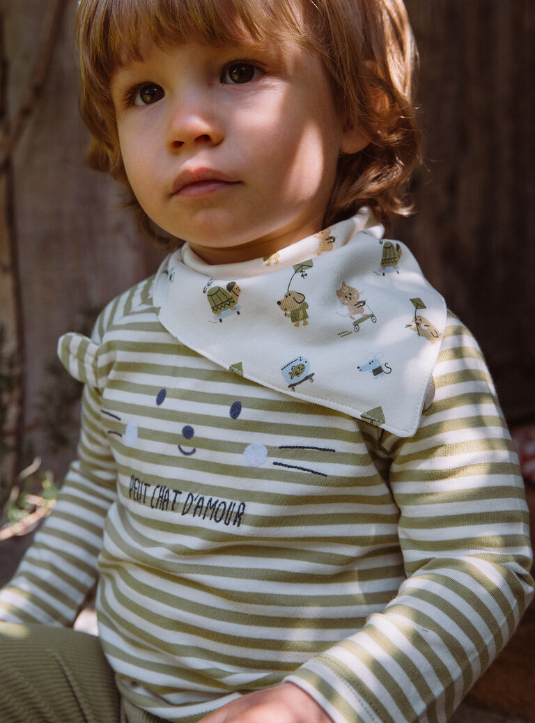 Ensemble t-shirt, legging et bandana écru et vert argile