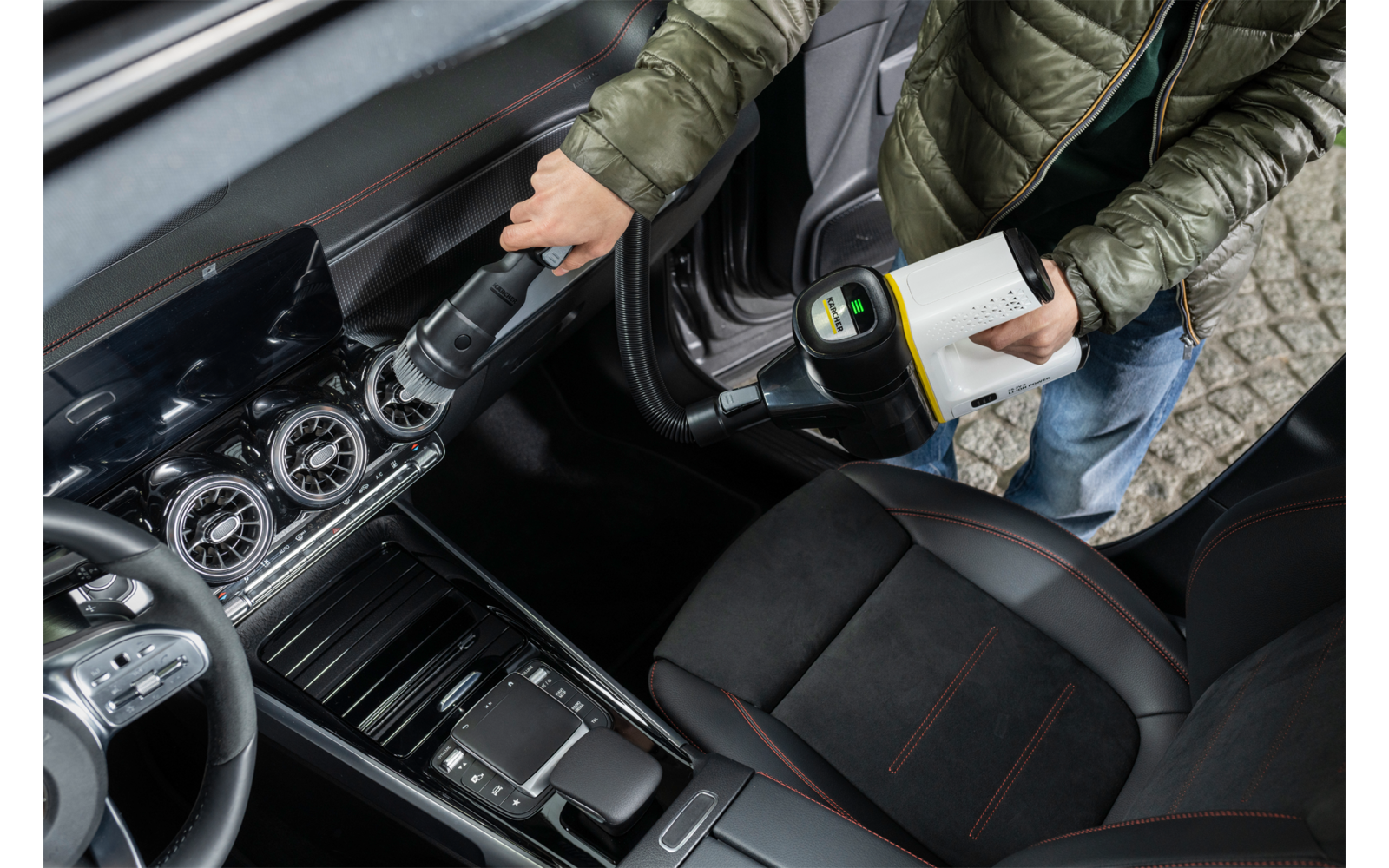 Kärcher Akku-Staubsauger VC 6 Cordless ourFamily Car inklusive Wandhalterung mit Ladefunktion