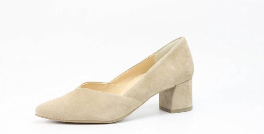 PAUL GREEN Pumps Dames 3740 Maat: 38 Materiaal: Suède Kleur: Beige