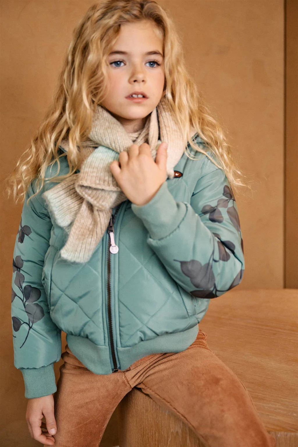 NONO reversible gewatteerde winterjas Bomby met bladprint lichtgroen/beige