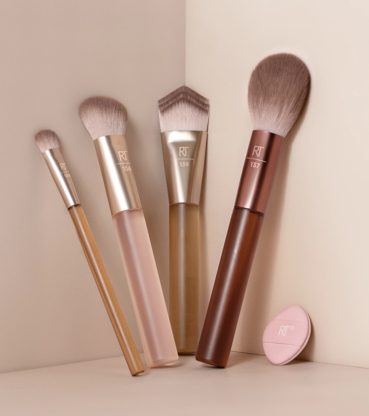 Real Techniques - *New Nude 2.0* - Conjunto de pincéis Blurred Base