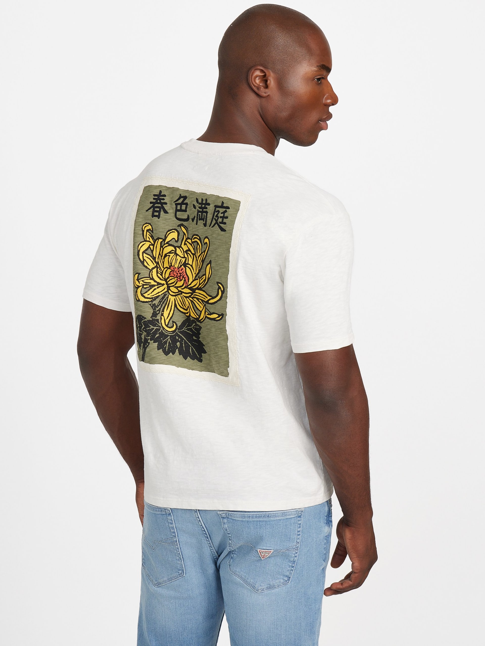 Camiseta David com Apliques Florais