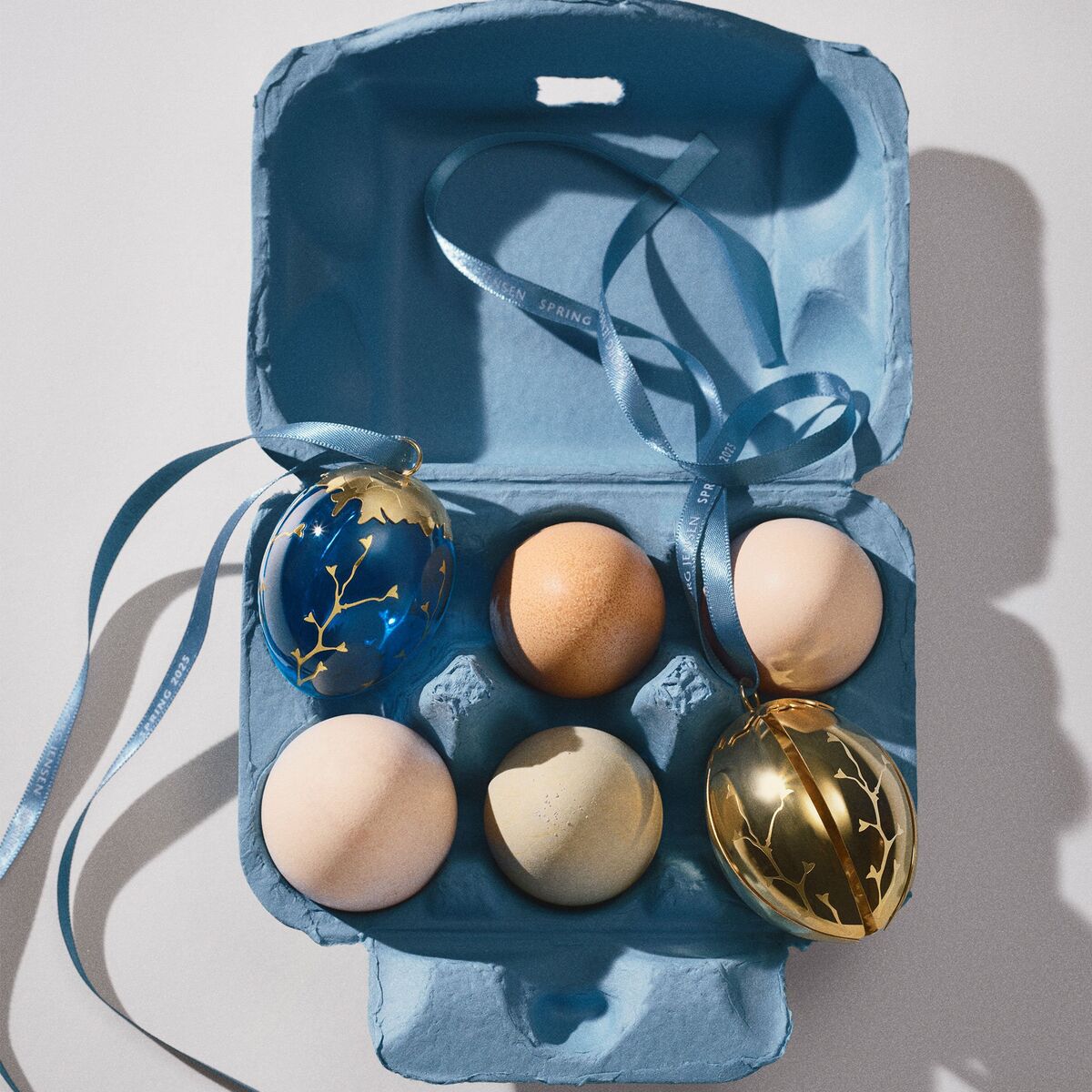 Vår 2025 prydnadsegg med 18K gull, glass