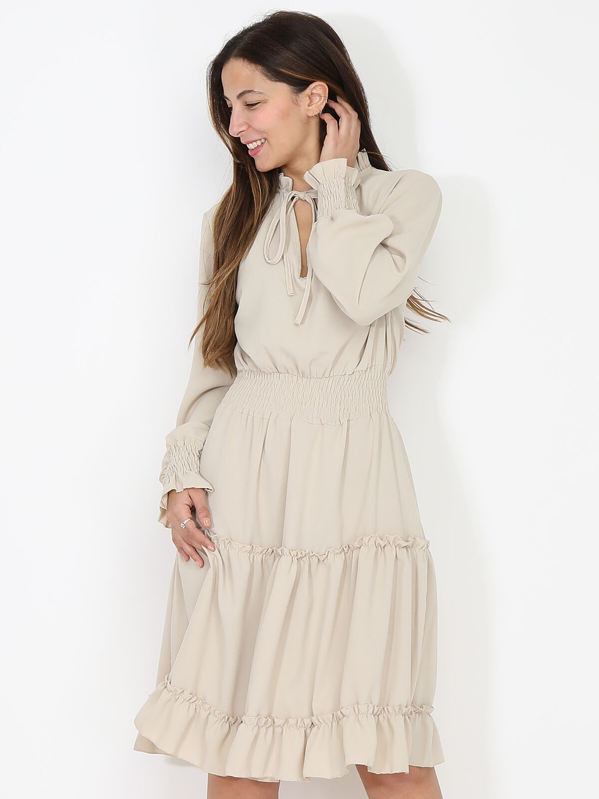 Robe évasée et smockée à volants- Beige
