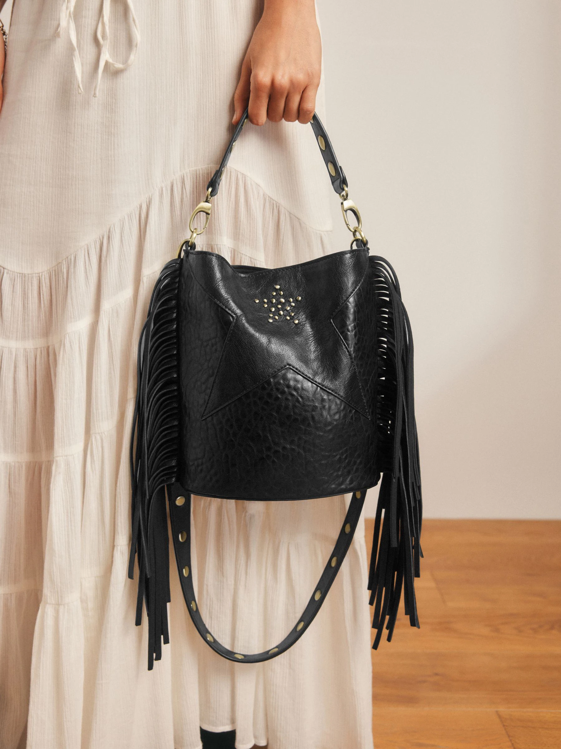 Rockett St George Stervormige Cross-Body Bucket Bag met Studs