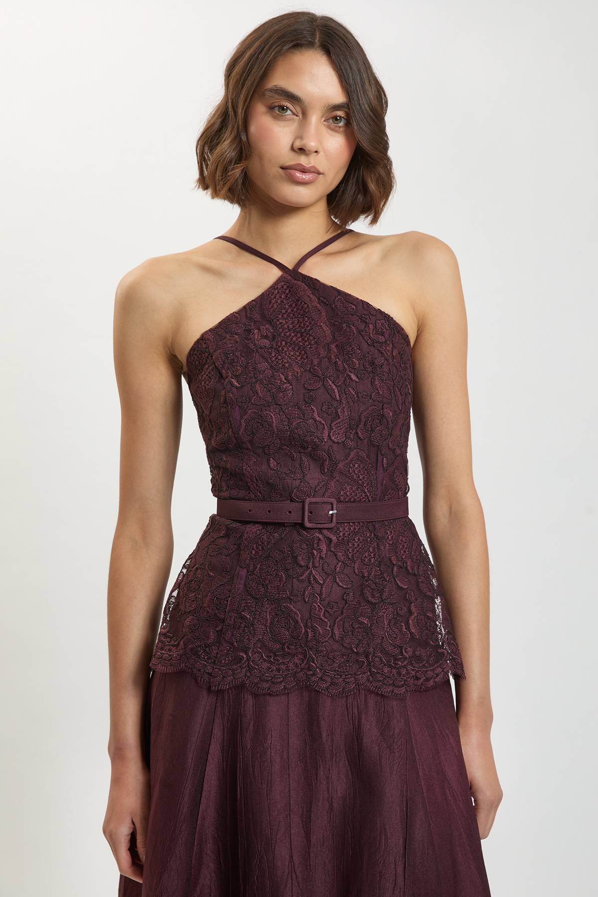KarenMillen Robe Midi Ceinturée À Col Halter En Satin Texturé Et Dentelle