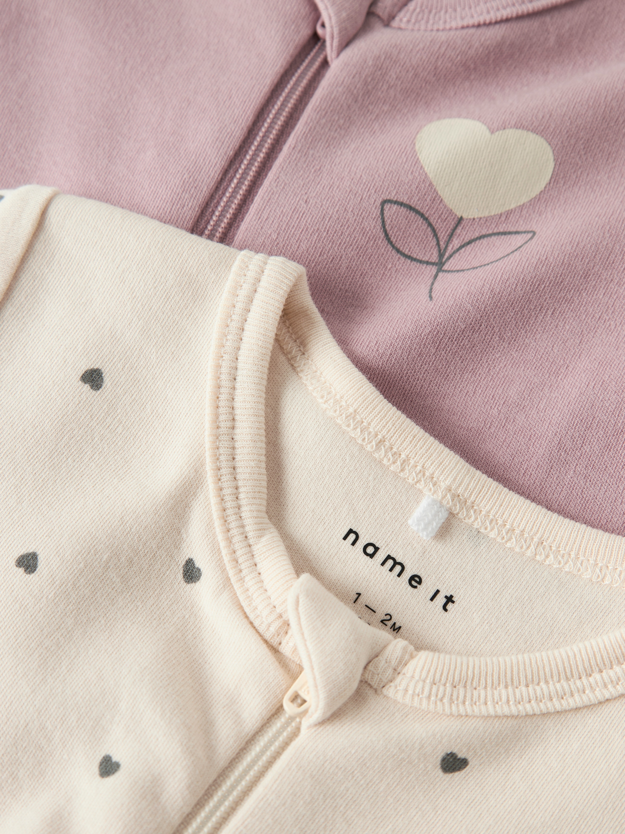 Name It Pyjama »NBFNIGHTSUIT 2P ZIP FF HEART NOOS« Packung, 2 Stk. tlg.,