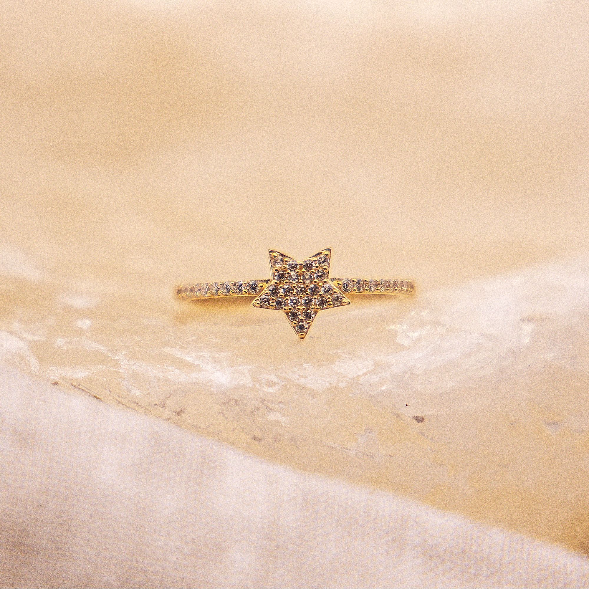 Fascination by Ellen K. Ring 375 Gold mit Stern-Motiv und Zirkonia weiß