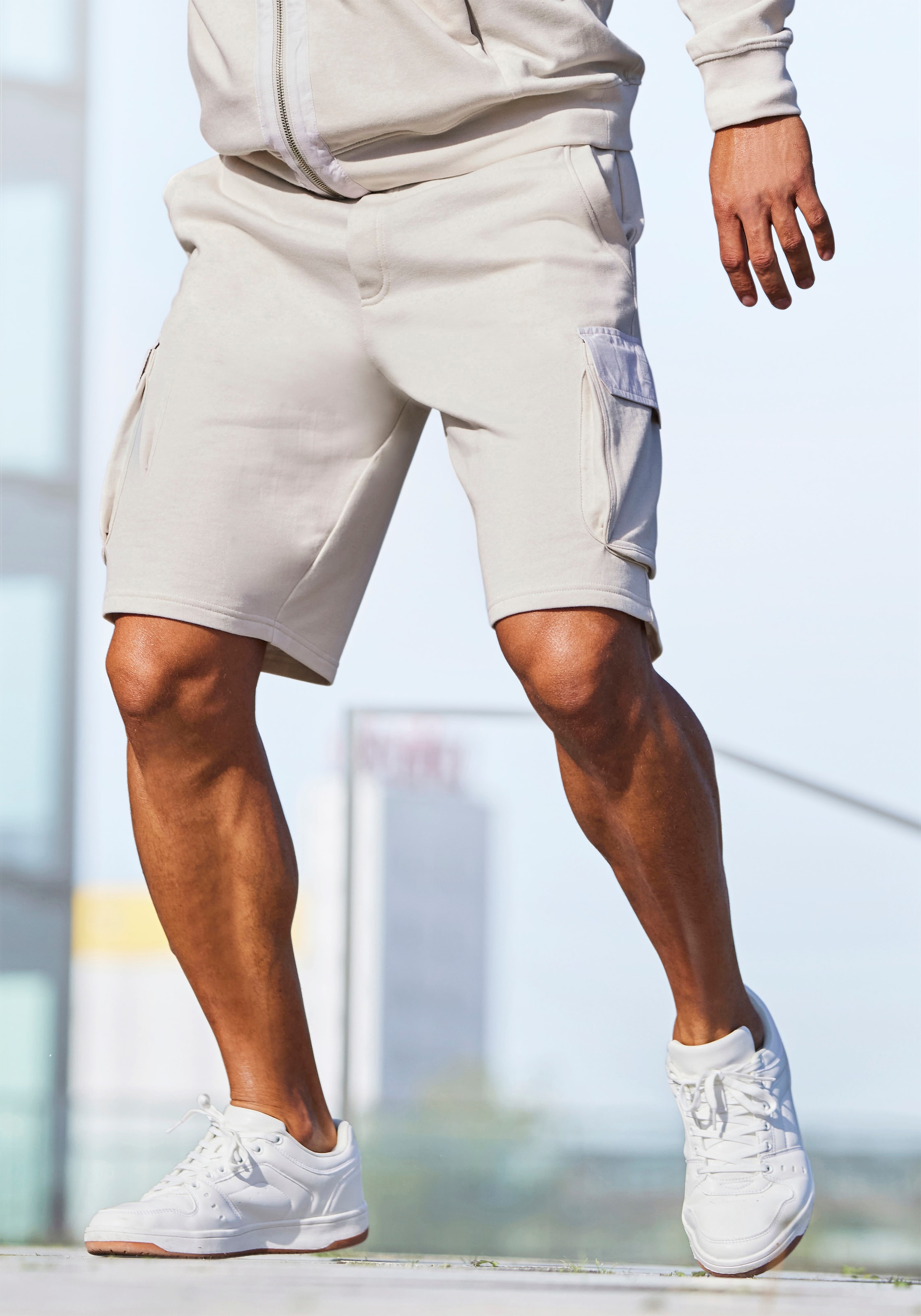 AUTHENTIC LE JOGGER Sweatshorts  Cargotaschen mit Webdetails