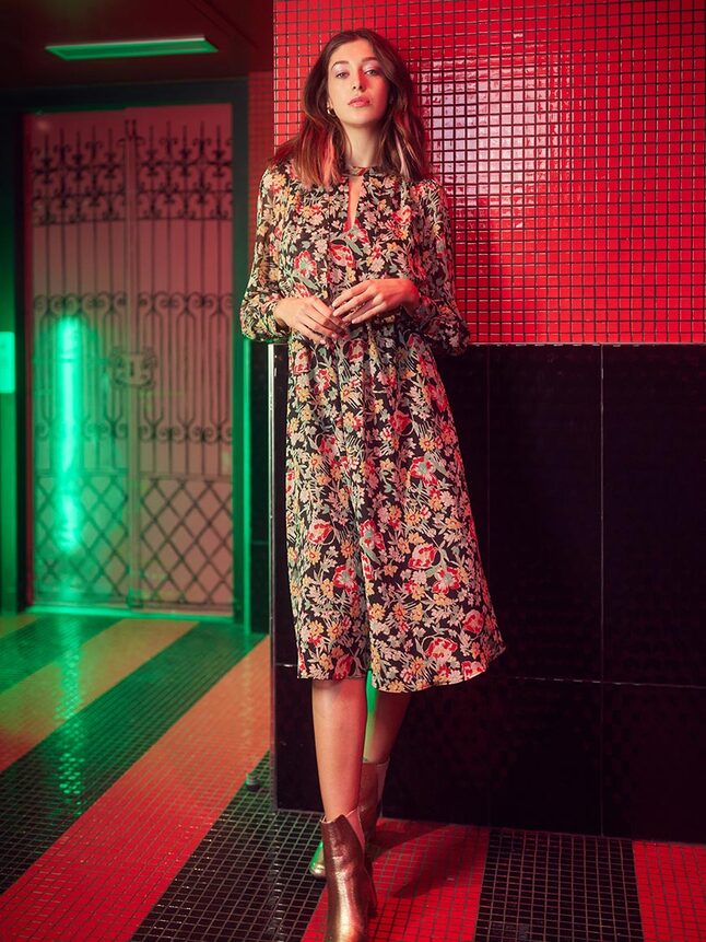 Robe longue cintrée ouverture poitrine