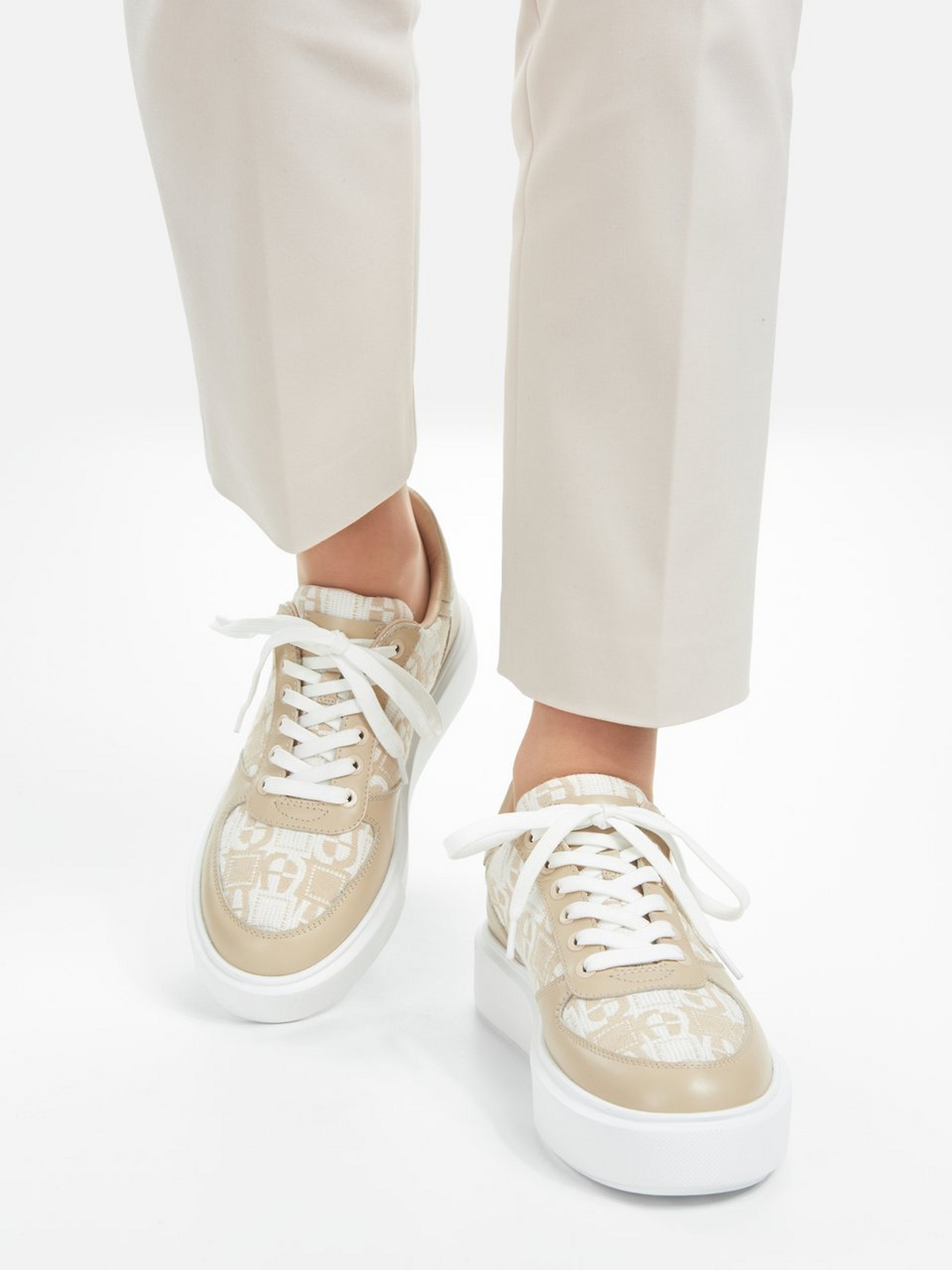 Sneaker Sally