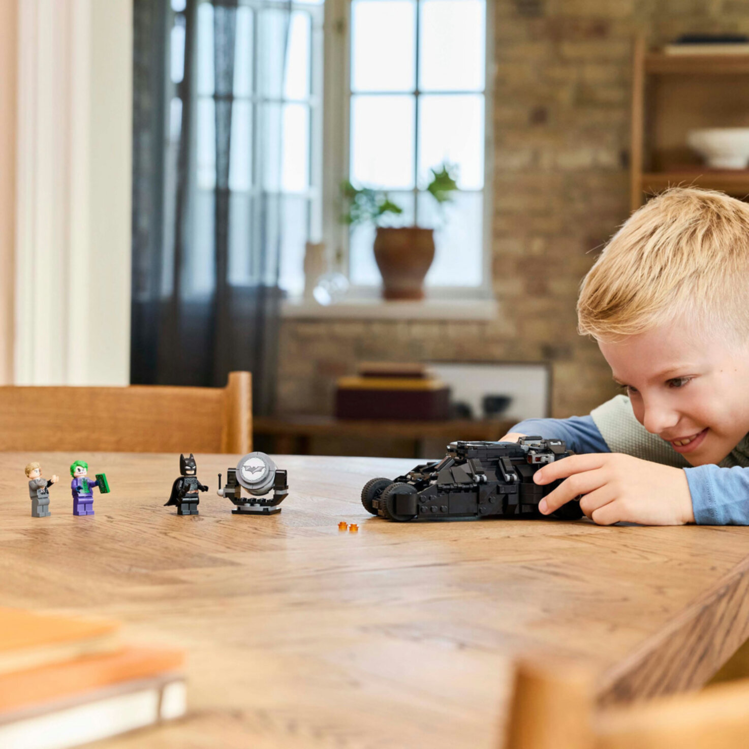LEGO® DC Universe Super Heroes 76303 Batman Tumbler vs. Two-Face & The Joker ab 8 Jahren