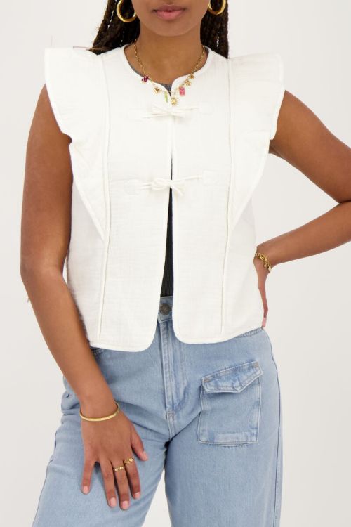 Wit gilet met strikjes en ruffles