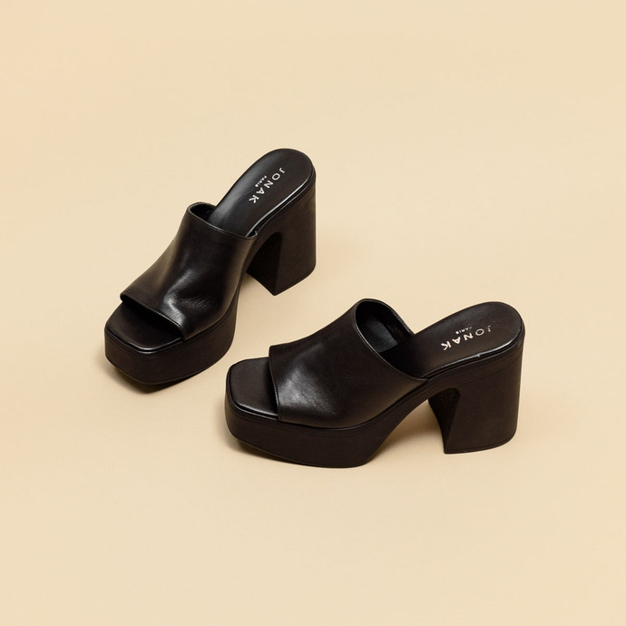 Mules à bouts ouverts et plateformes  en cuir noir