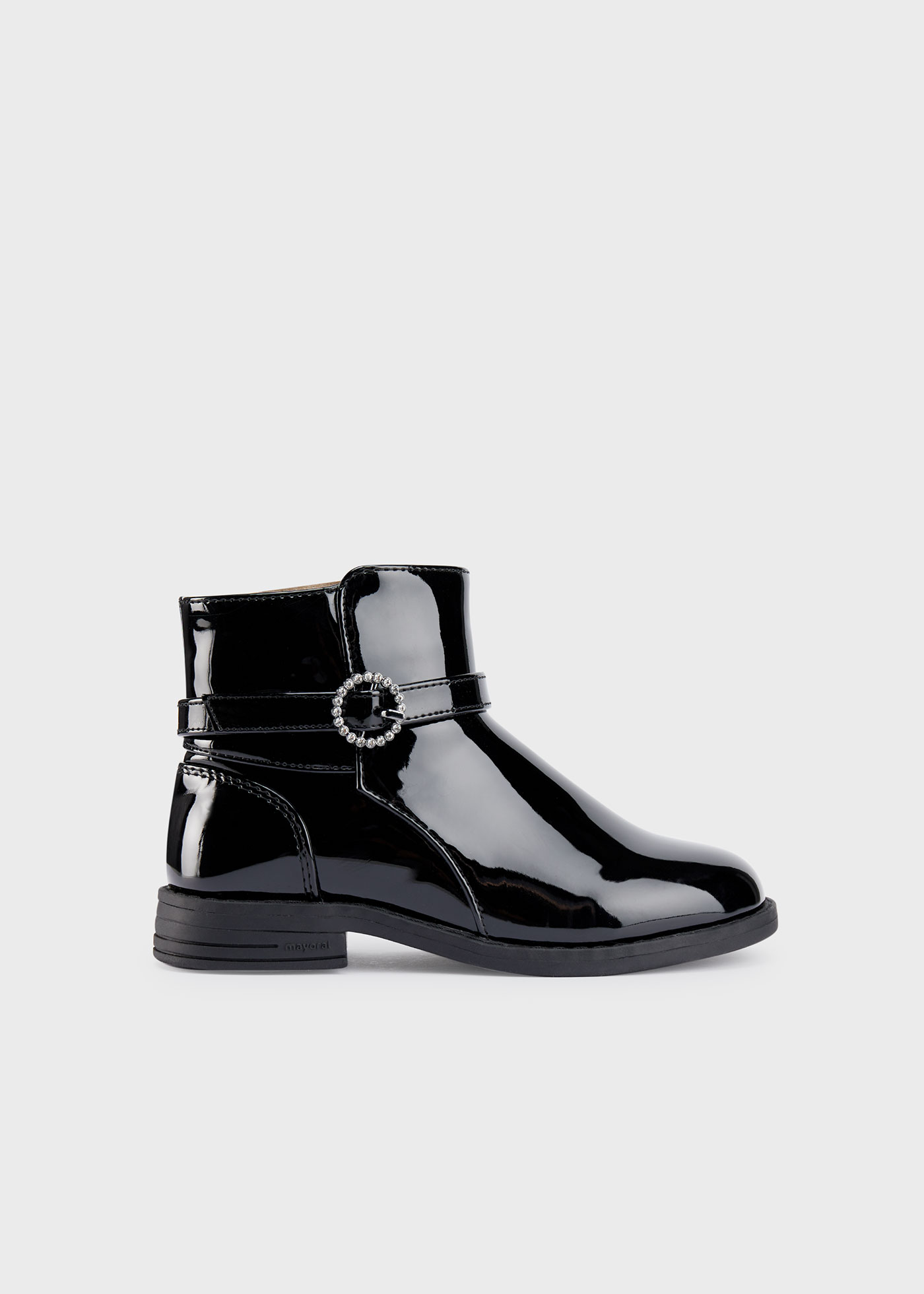 Botas de cano curto em verniz para meninas