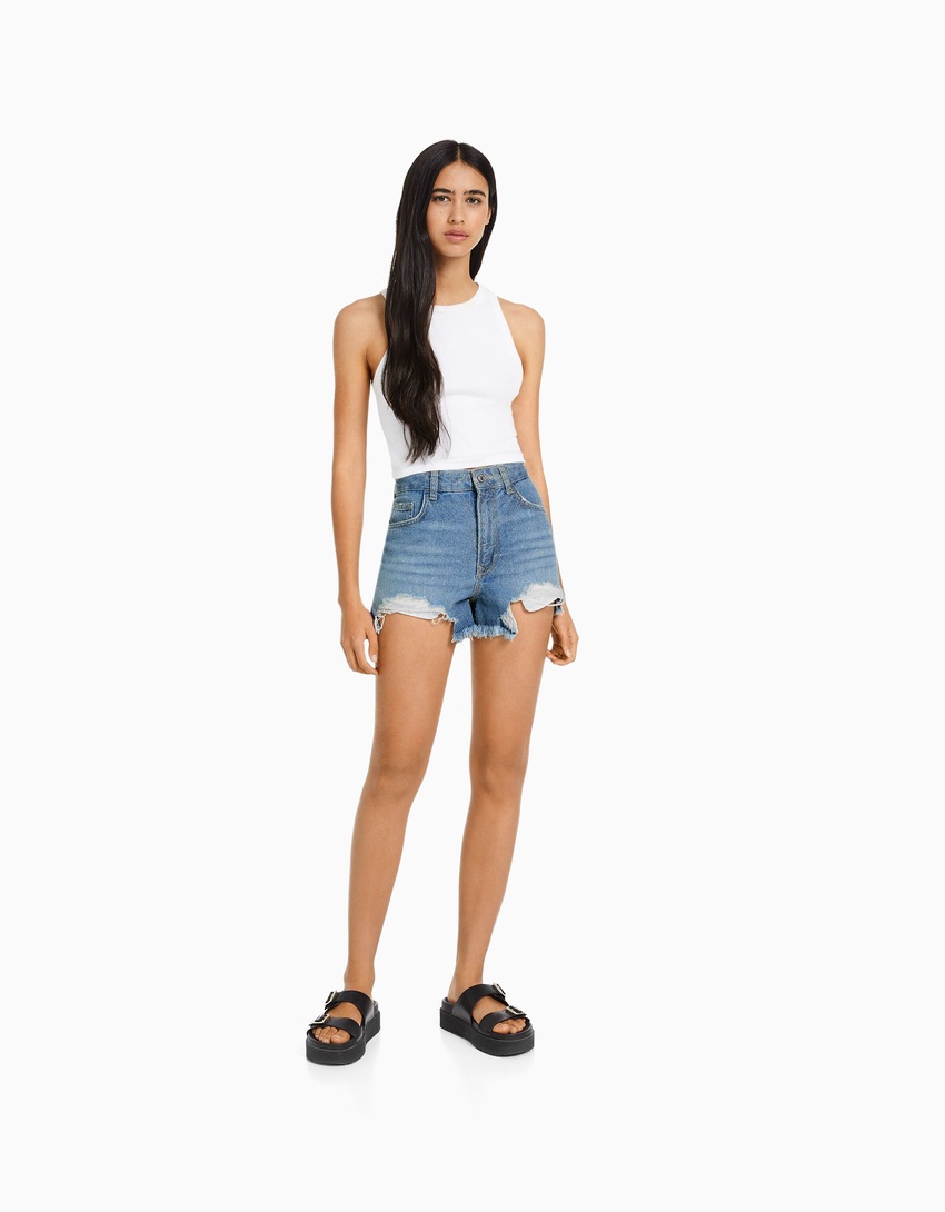 shorts jeans rasgados e brilhantes