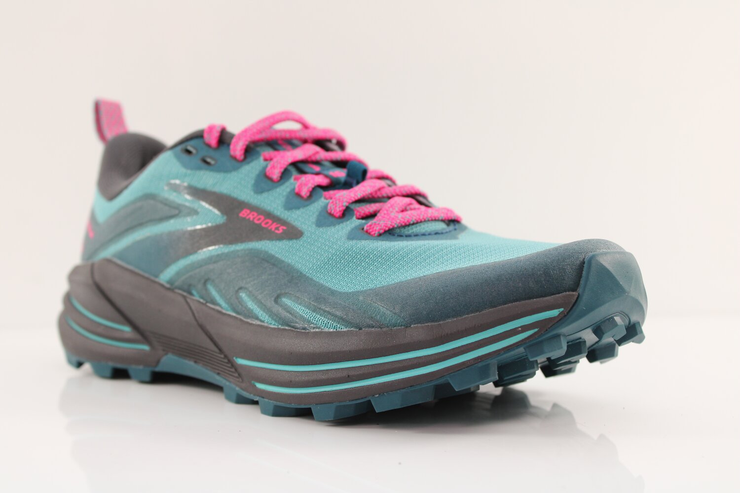 Brooks Cascadia 16, grün