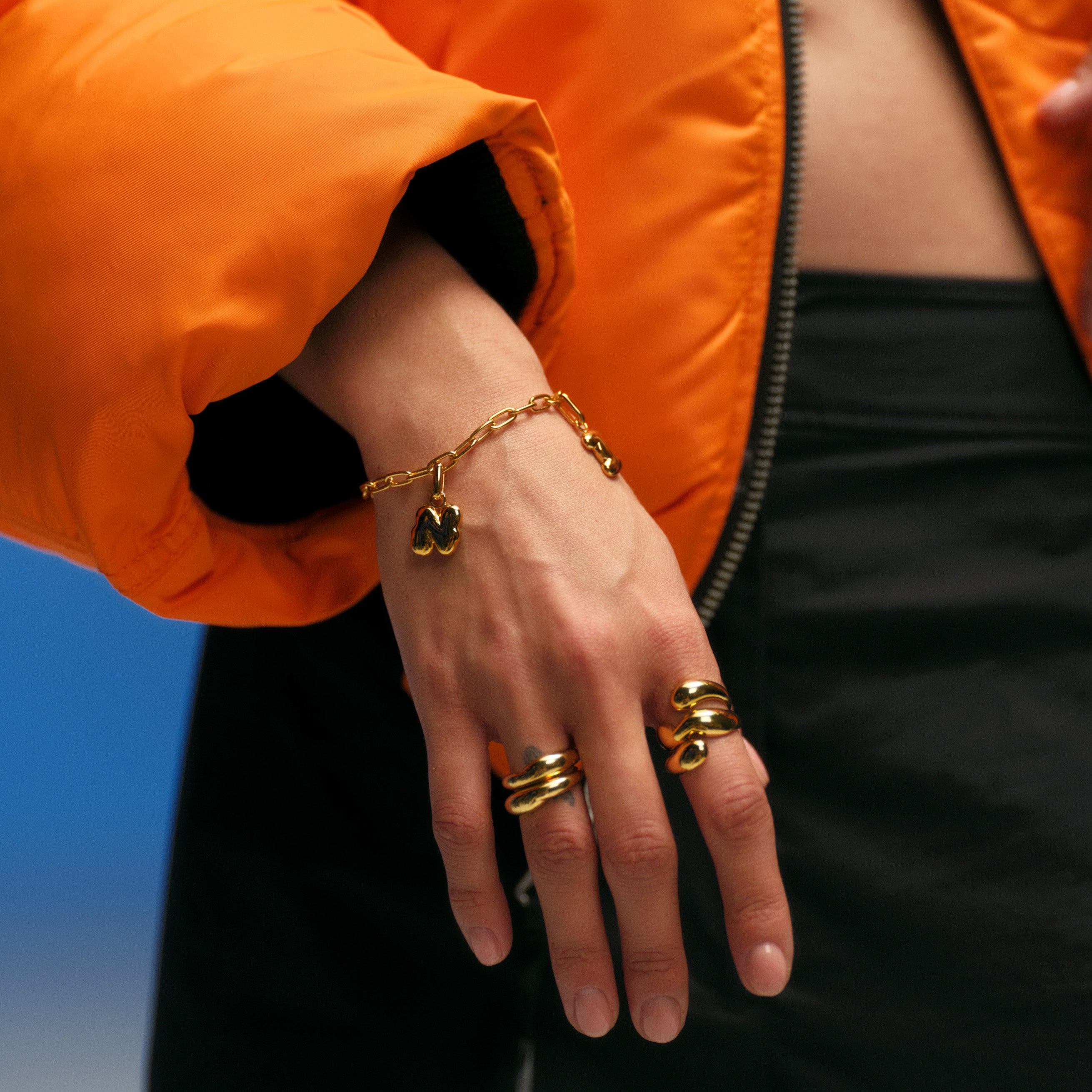 Camille Brinch  Puffer Letter Charm vedhæng - forgyldt