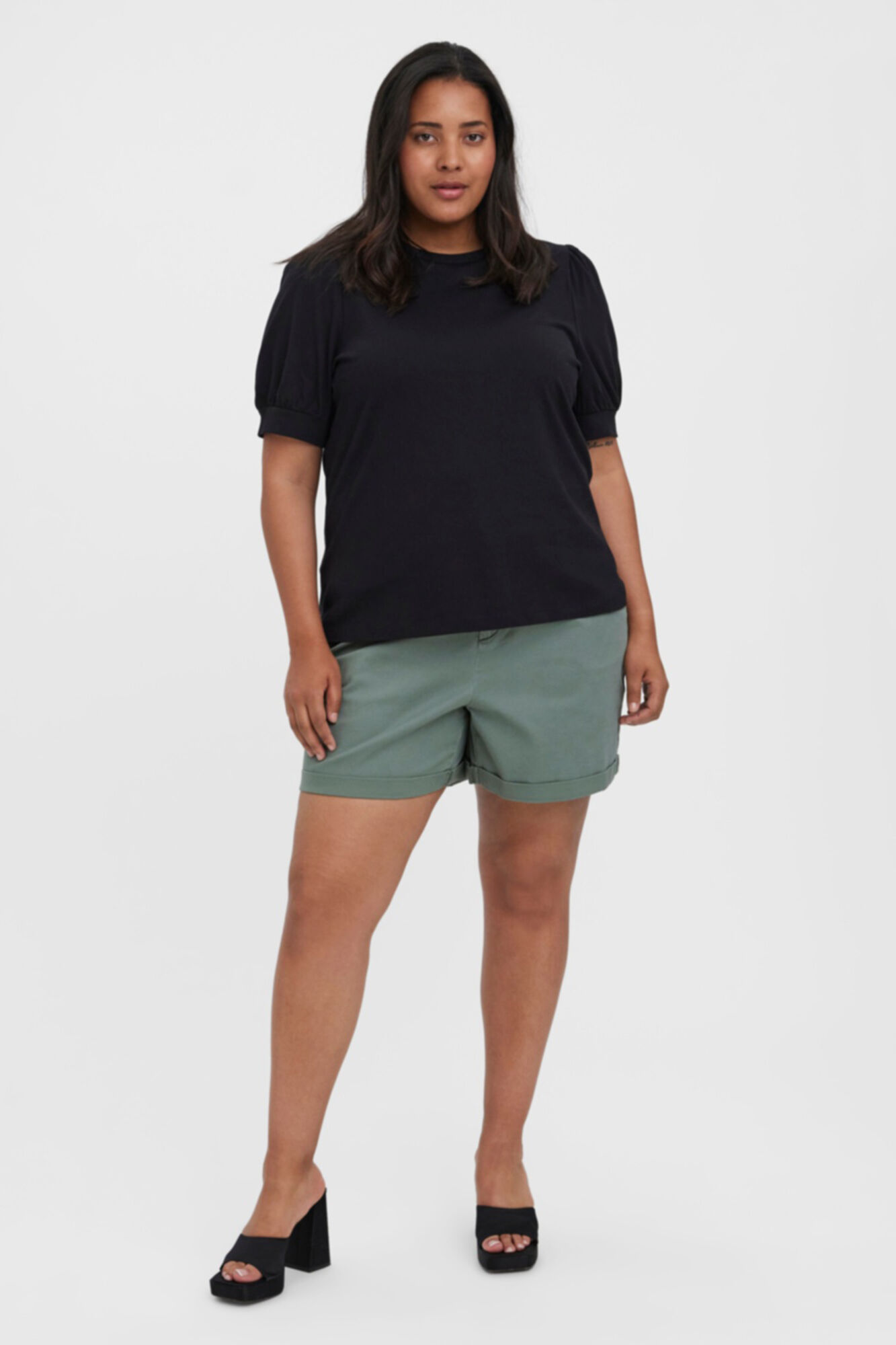 Camiseta plus size com mangas bufantes - Preta