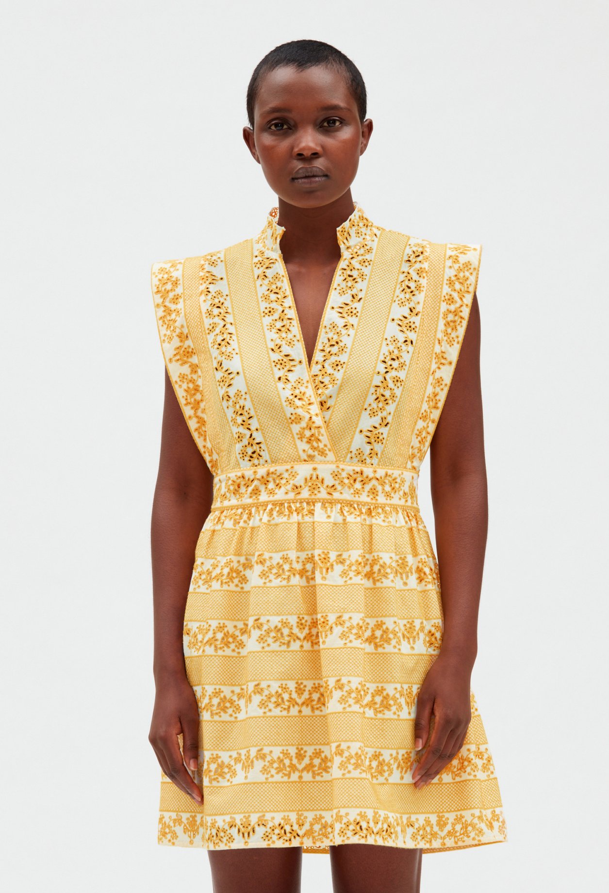 Robe courte en coton brode