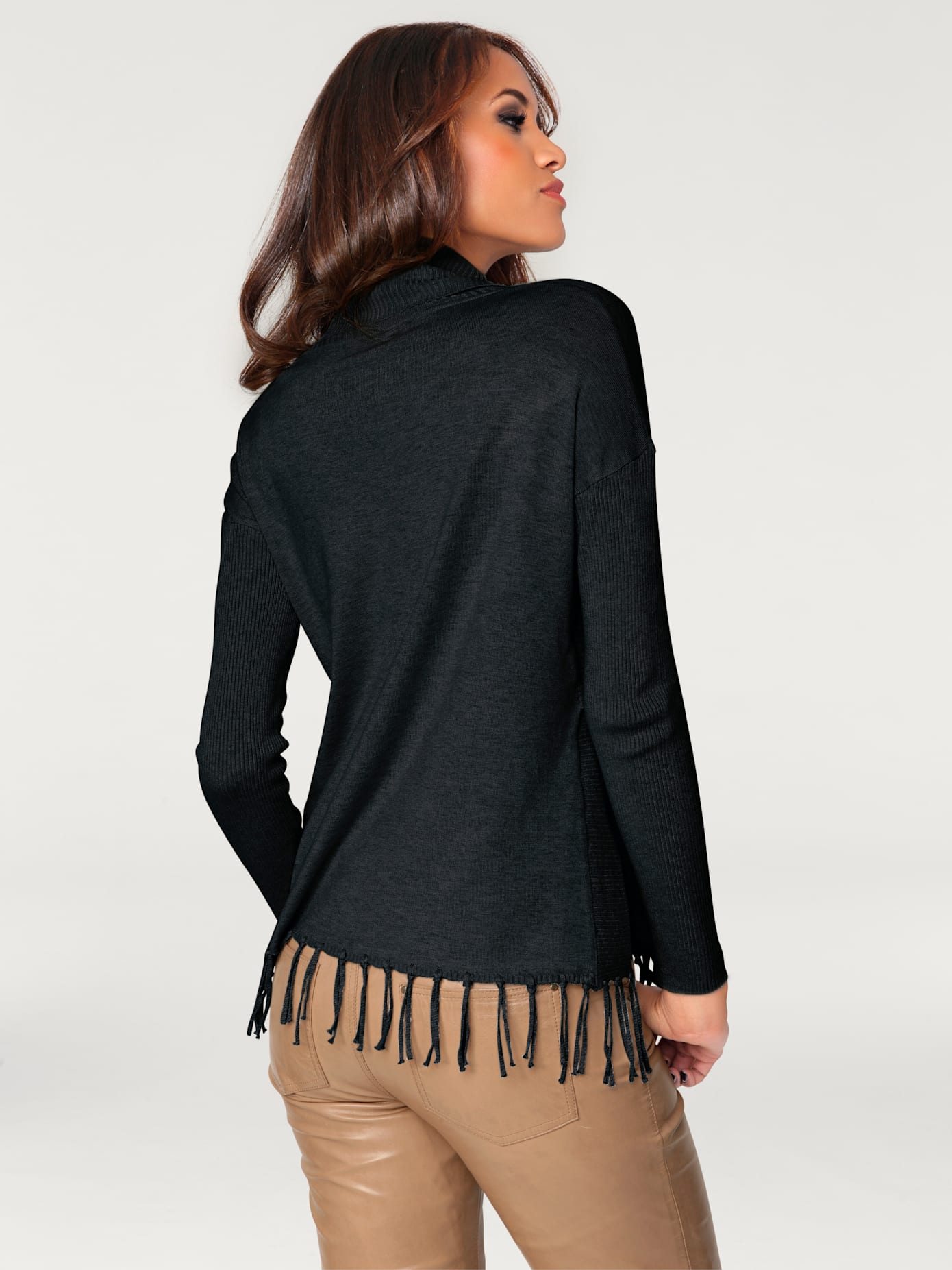 Pull col roulé style poncho tendance avec franges