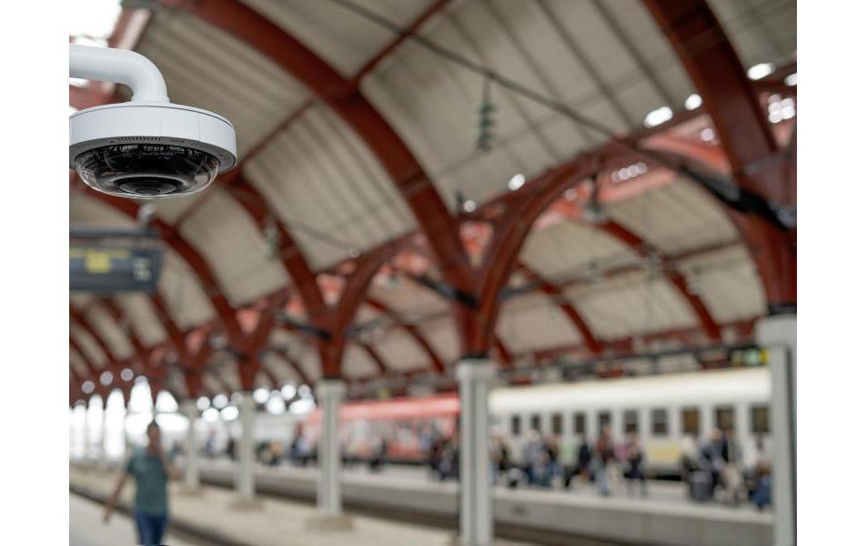 Netzwerkkamera P3735-PLE Panoramic<br>4 x 2 MP multidirektional mit Deep Learning