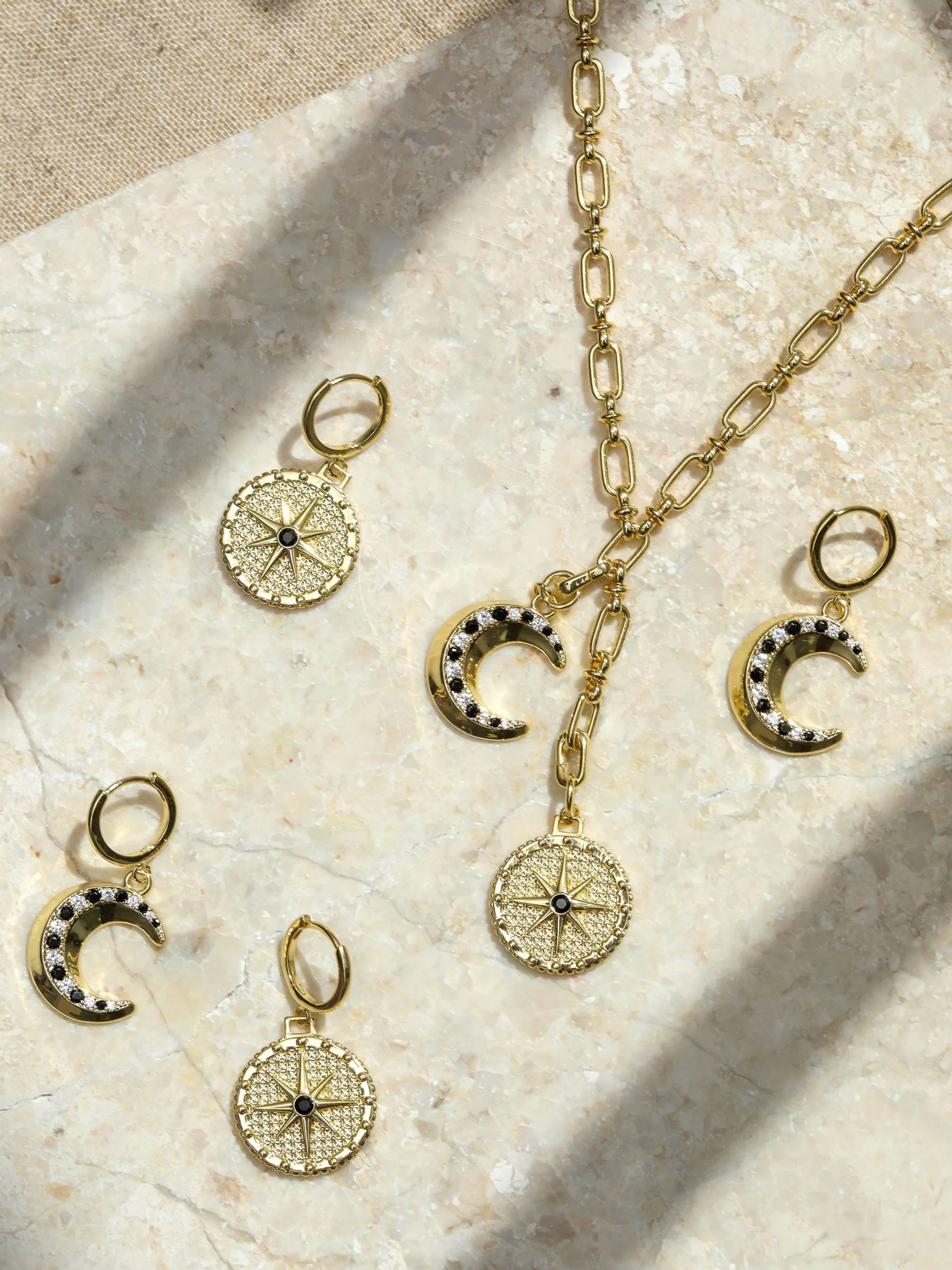 Inicio Jet Star Charm Earrings