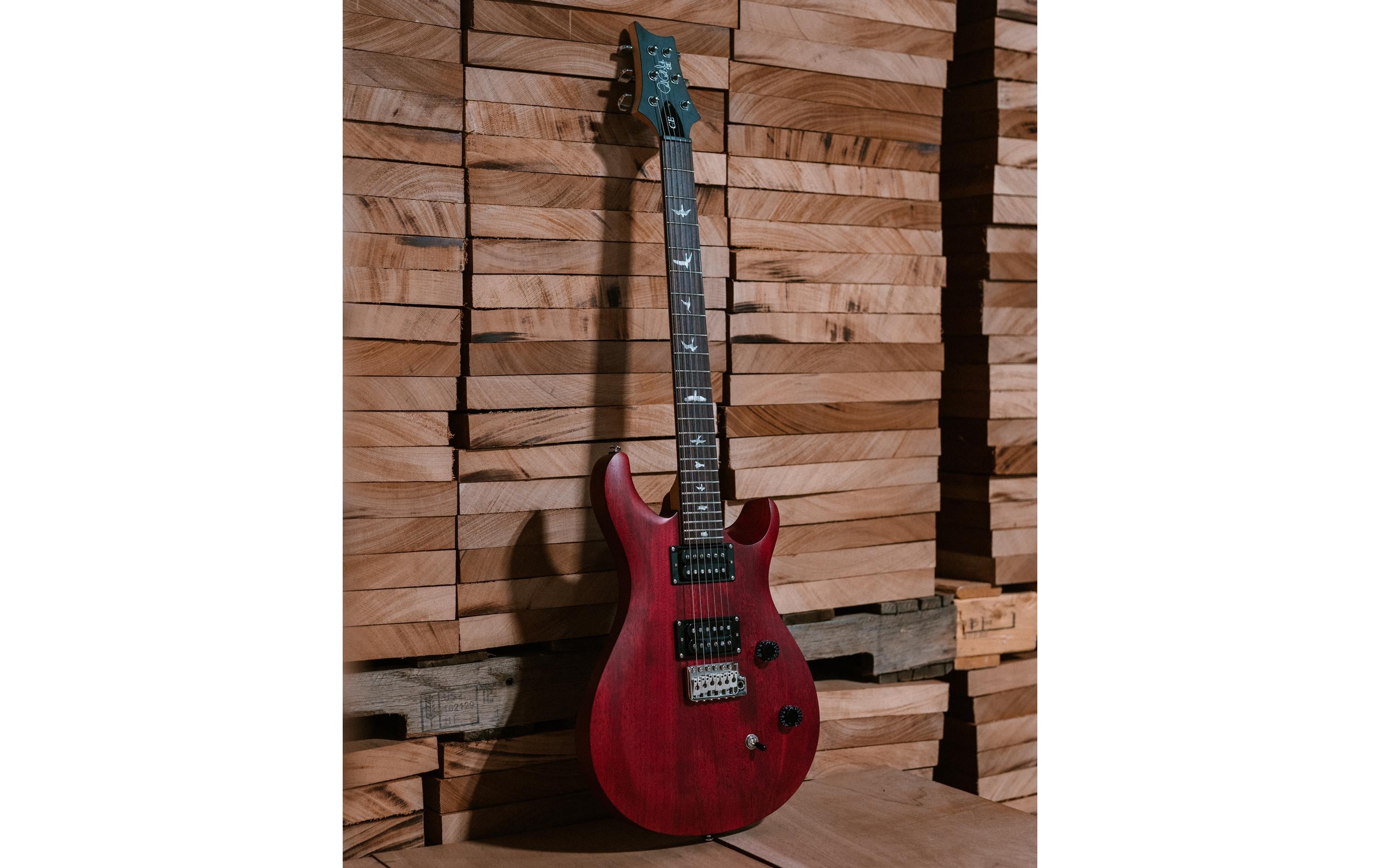 E-Gitarre SE CE 24 Standard Satin Vintage Cherry<br>Moderne Ausgabe der Allzweck-Gitarre