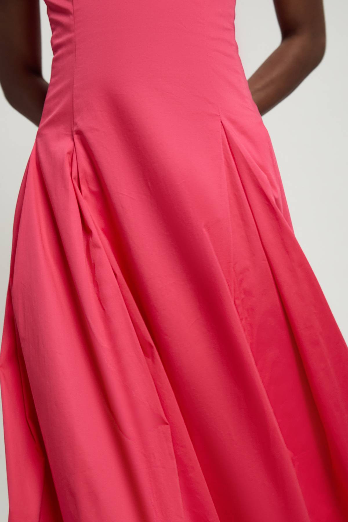 KarenMillen Robe Longue Petite En Satin De Coton À Encolure En V
