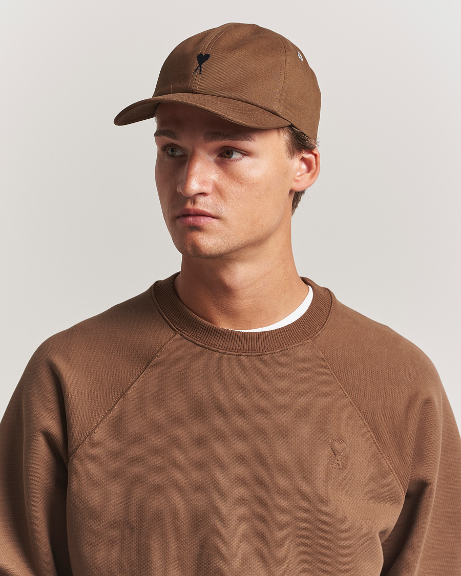 AMI Black Heart Logo Cap Noisette