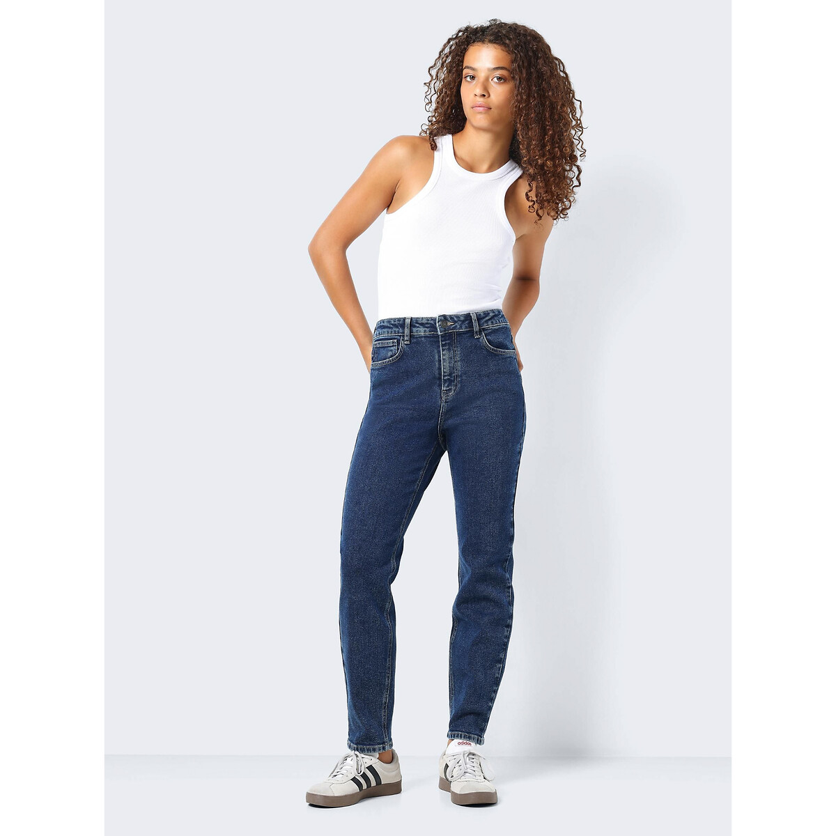 NOISY MAY<br>Calça jeans reta, cintura alta