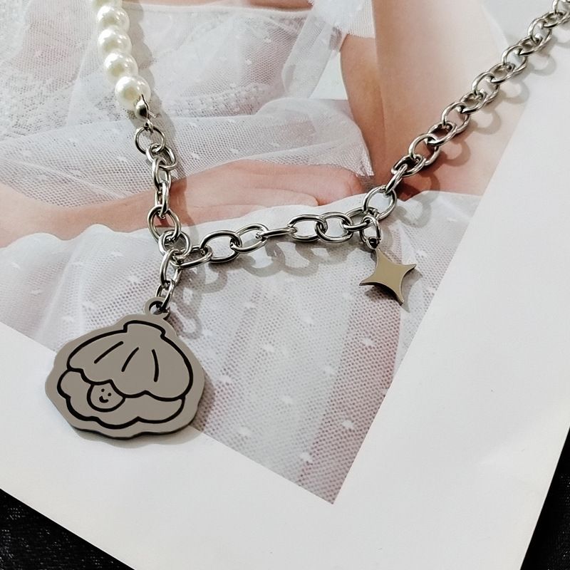 Malikasa - Cartoon Tag Hanger Asymmetrische Kralenketting