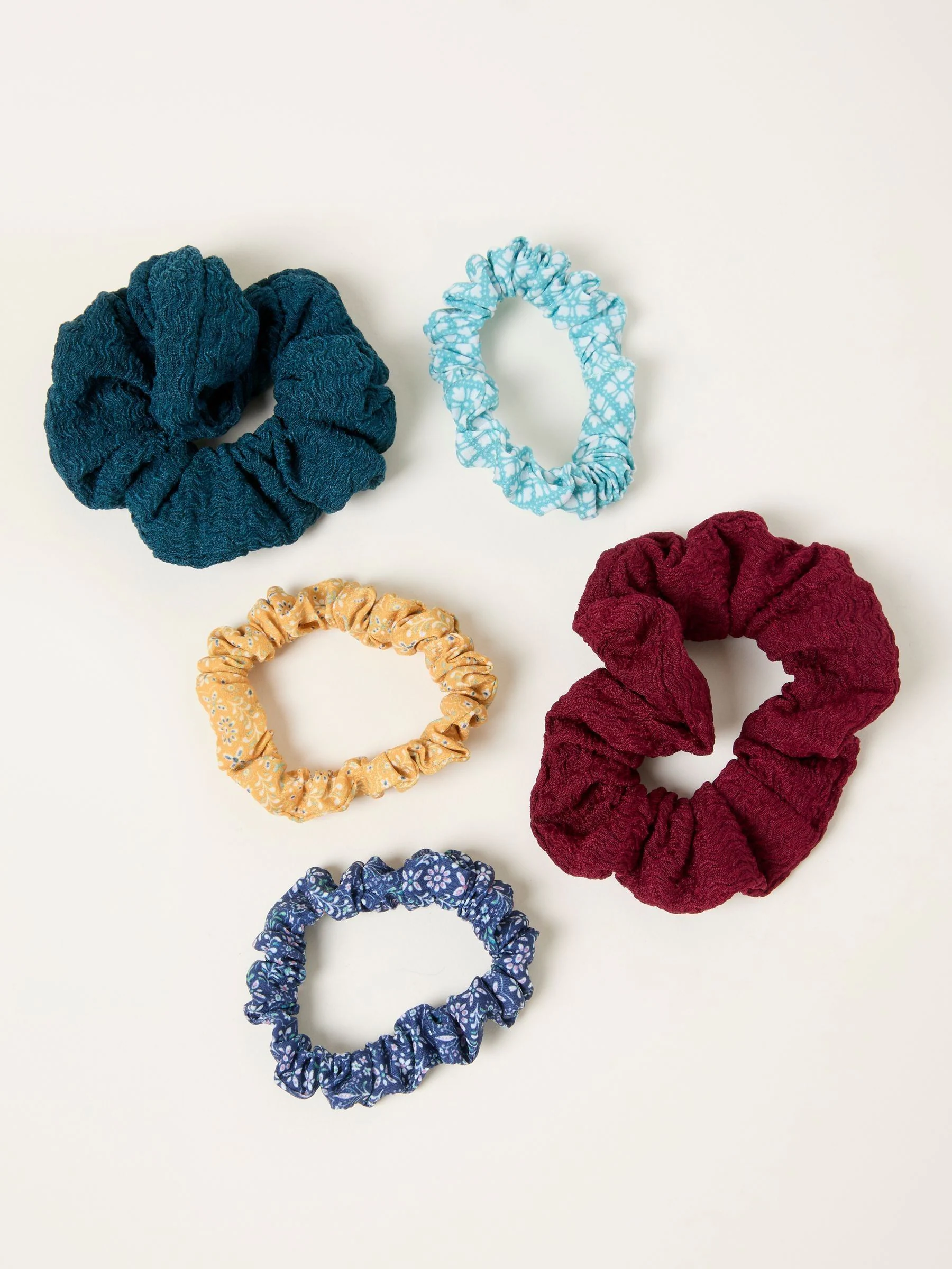 FatFace 5pk Scrunchie Cracker Gift Set