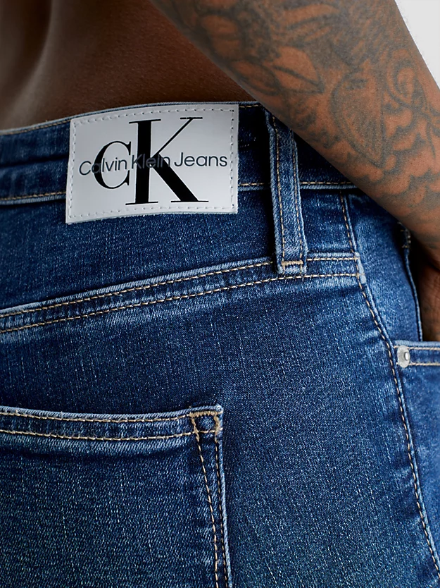 Calça jeans super skinny de cintura alta até o tornozelo