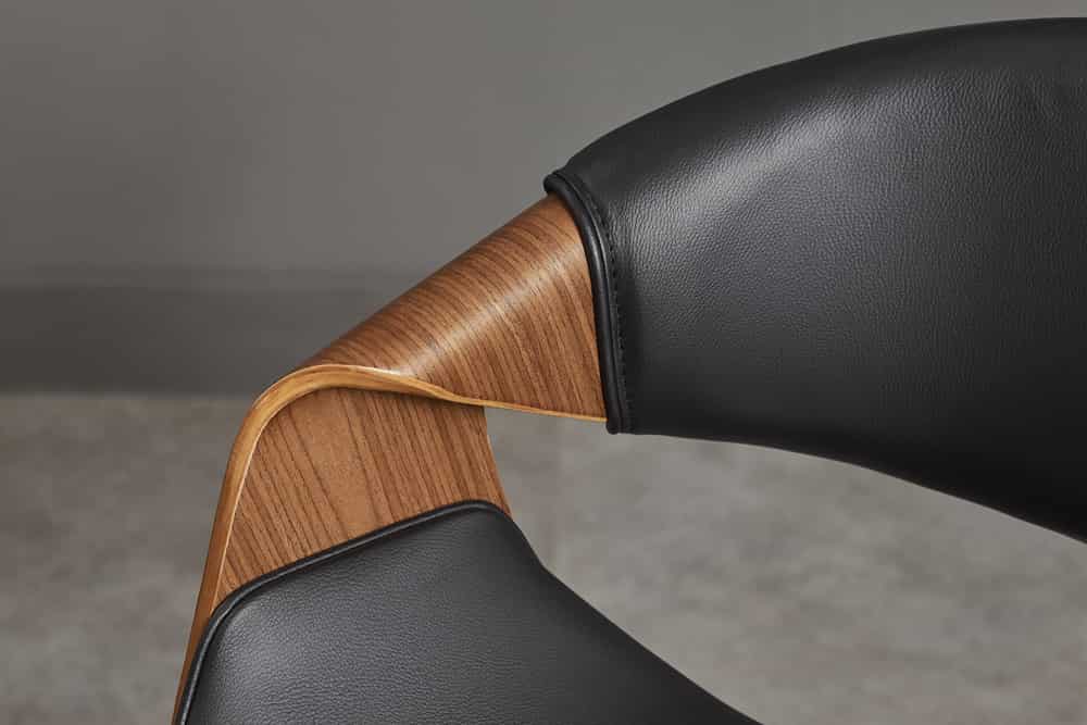 Höhenverstellbarer Bürostuhl ORGANIC schwarz Kunstleder Walnussholz braun drehbar