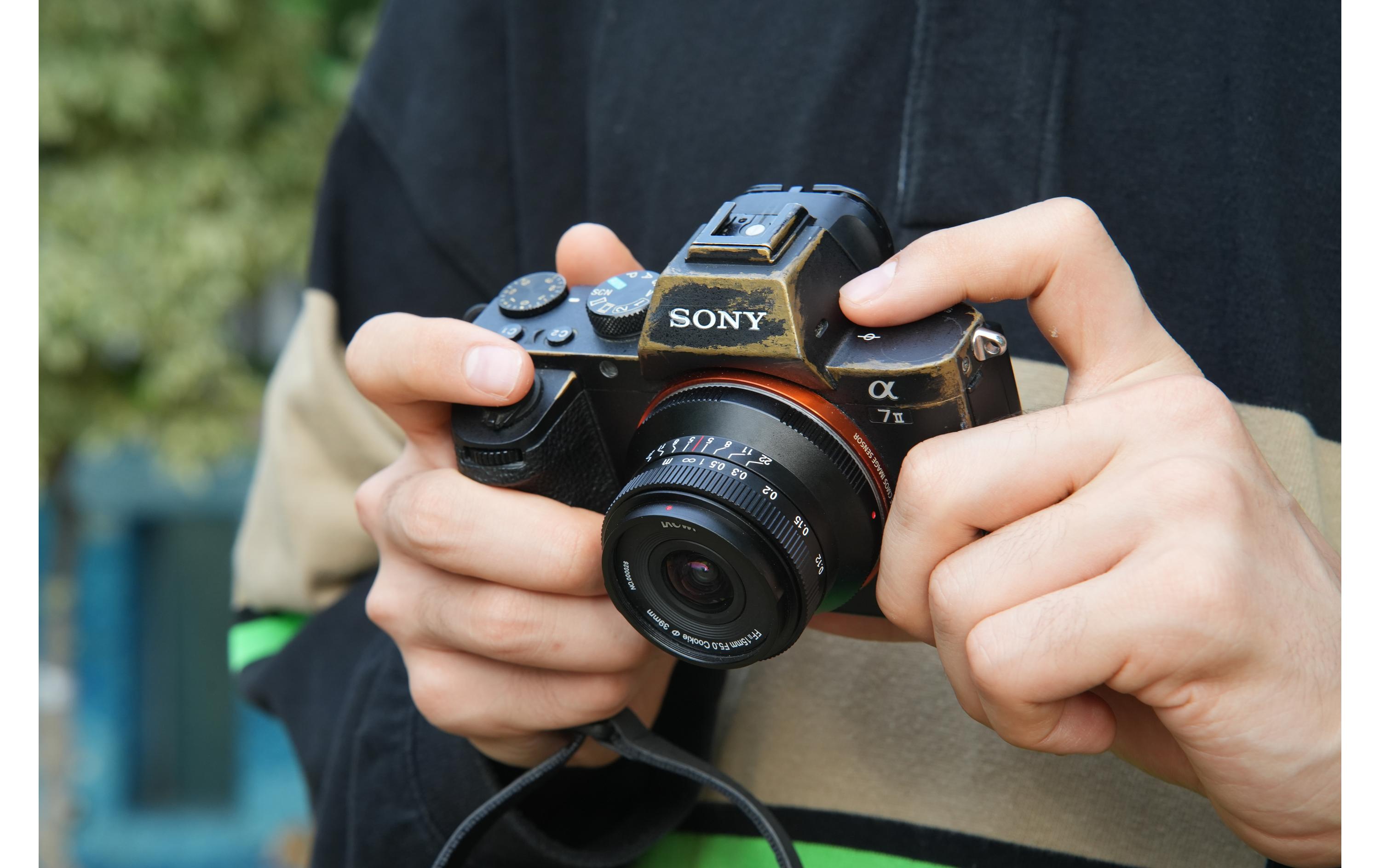 Festbrennweite 15 mm F/5 Cookie FF – L-Mount<br>Kompaktes Pancake-Objektiv für die Alltagsfotografie