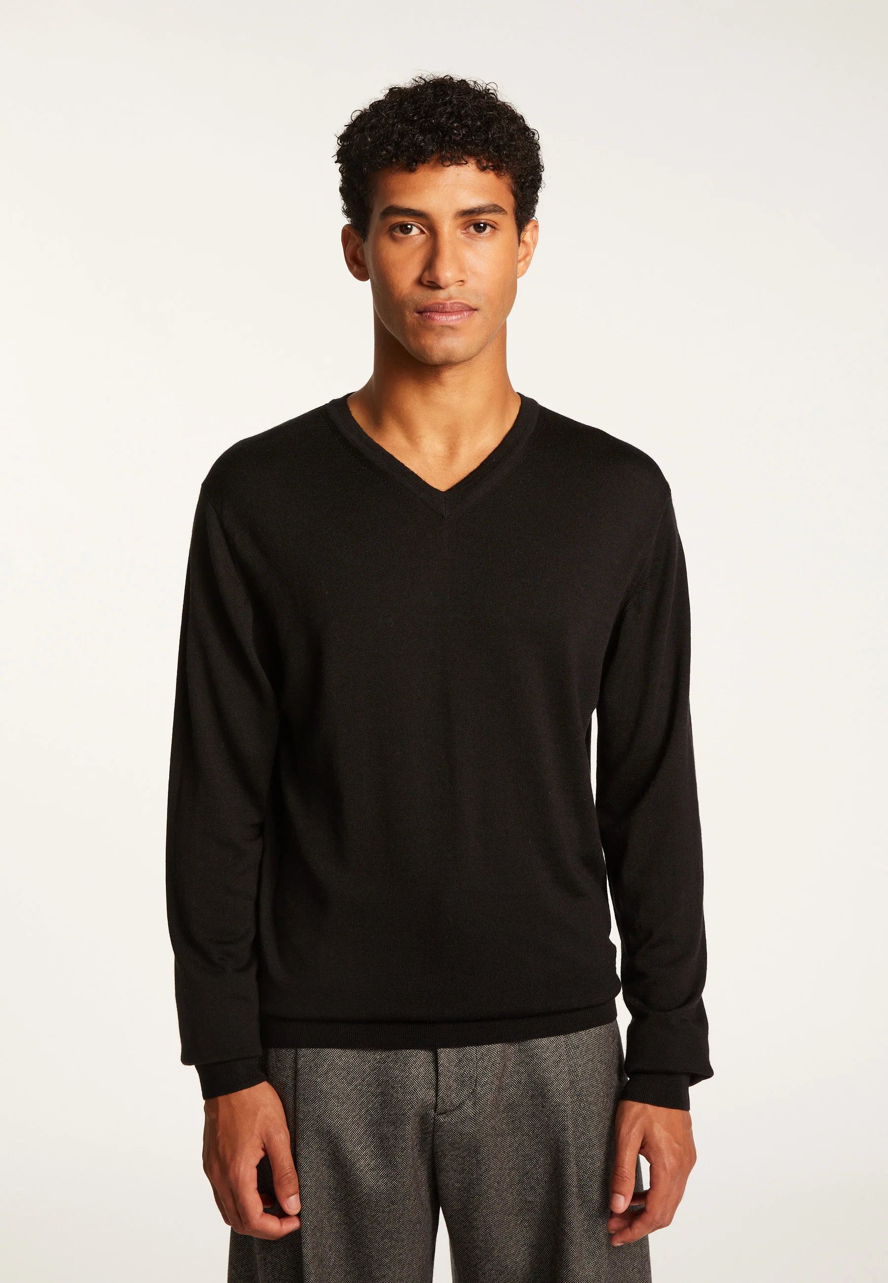 ELMOAH24 - Pull col v en laine mérinos | Noir