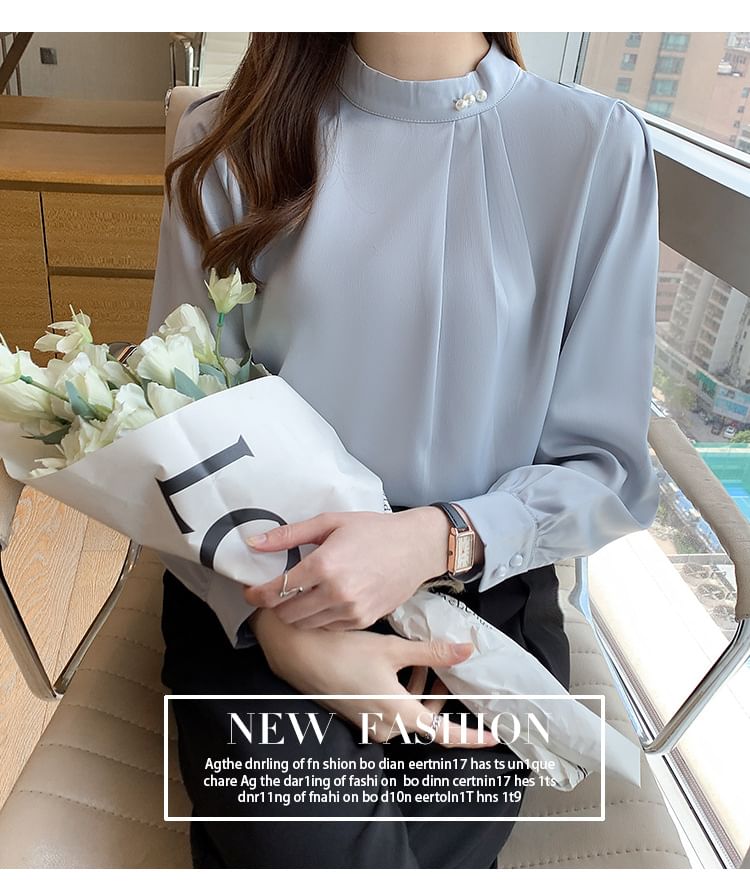 INEN - Blouse met neppe hals en imitatieparels
