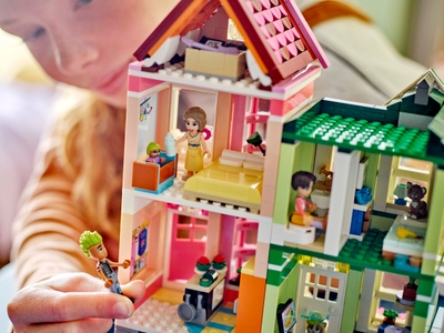 LEGO Heartlake City appartementen en winkels (42670)