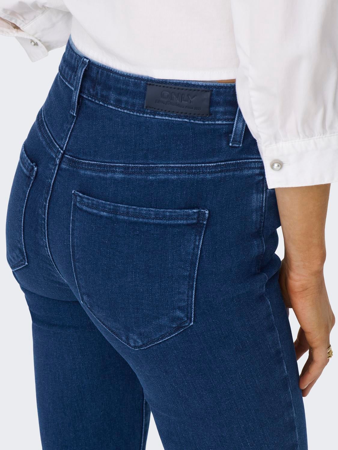 ONLHELLA Hohe Taille Retro-Fit, ausgestellt Jeans Medium Blue Denim