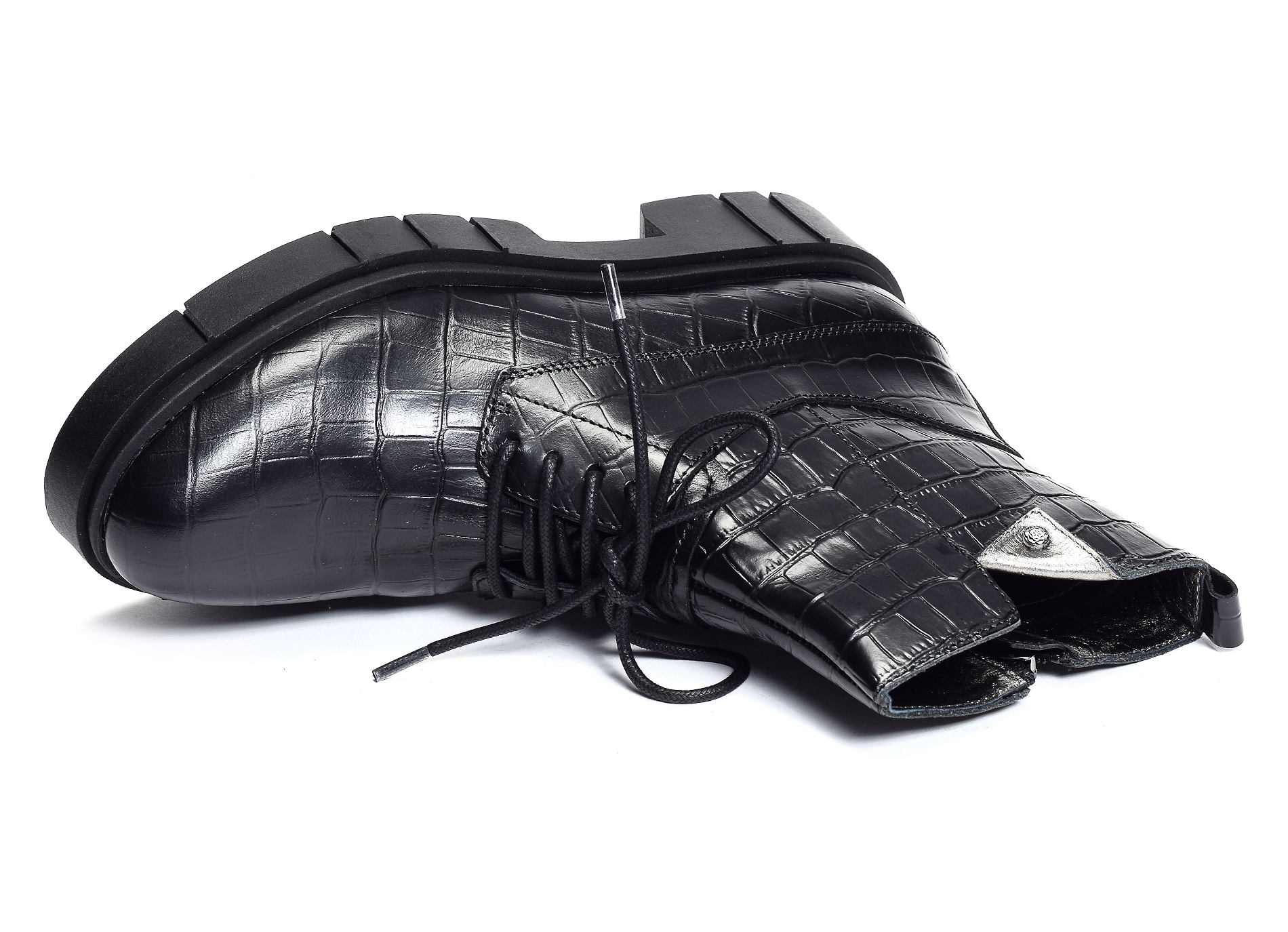 Adelais noir serpent