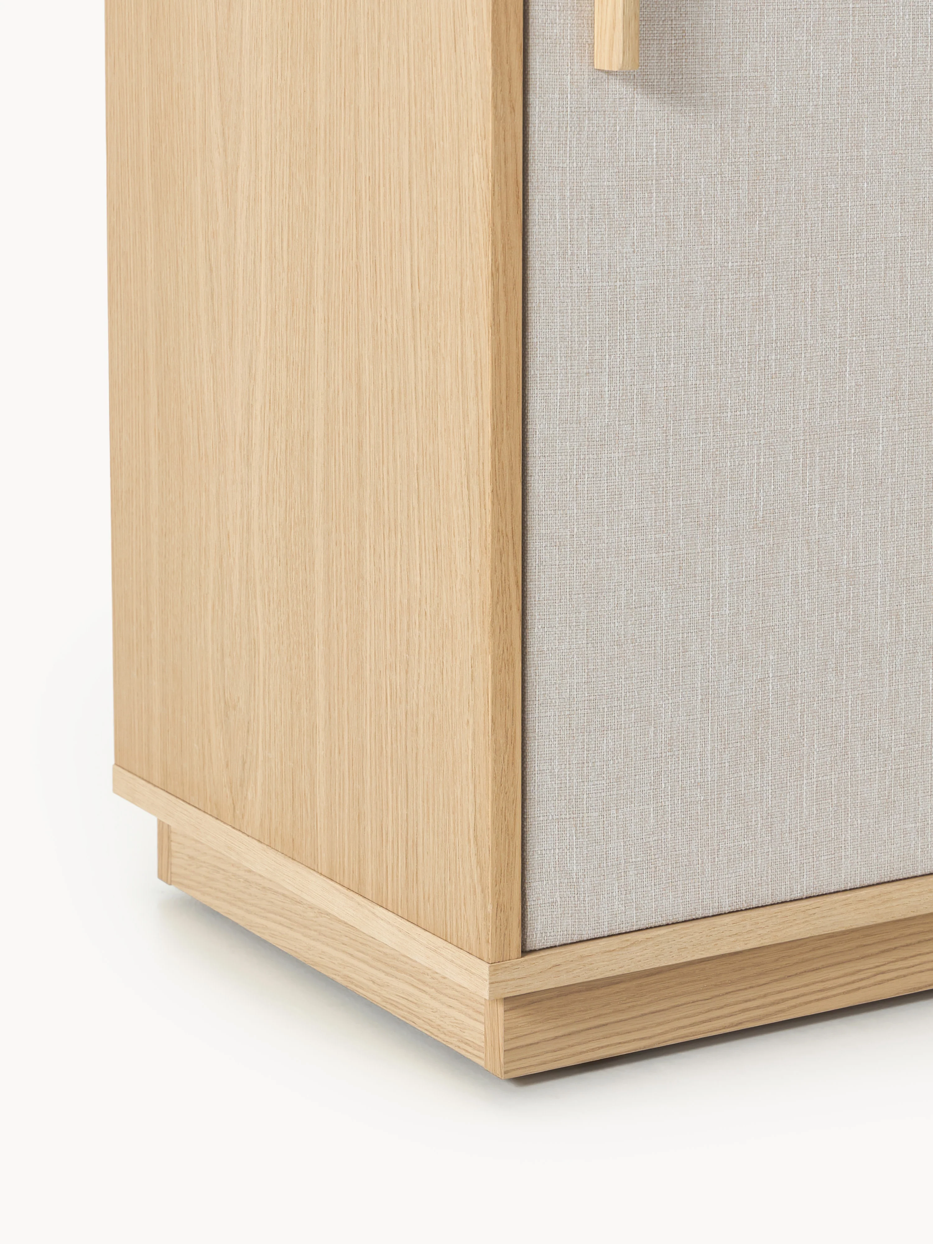 Houten dressoir Wisp met gestoffeerde voorkant