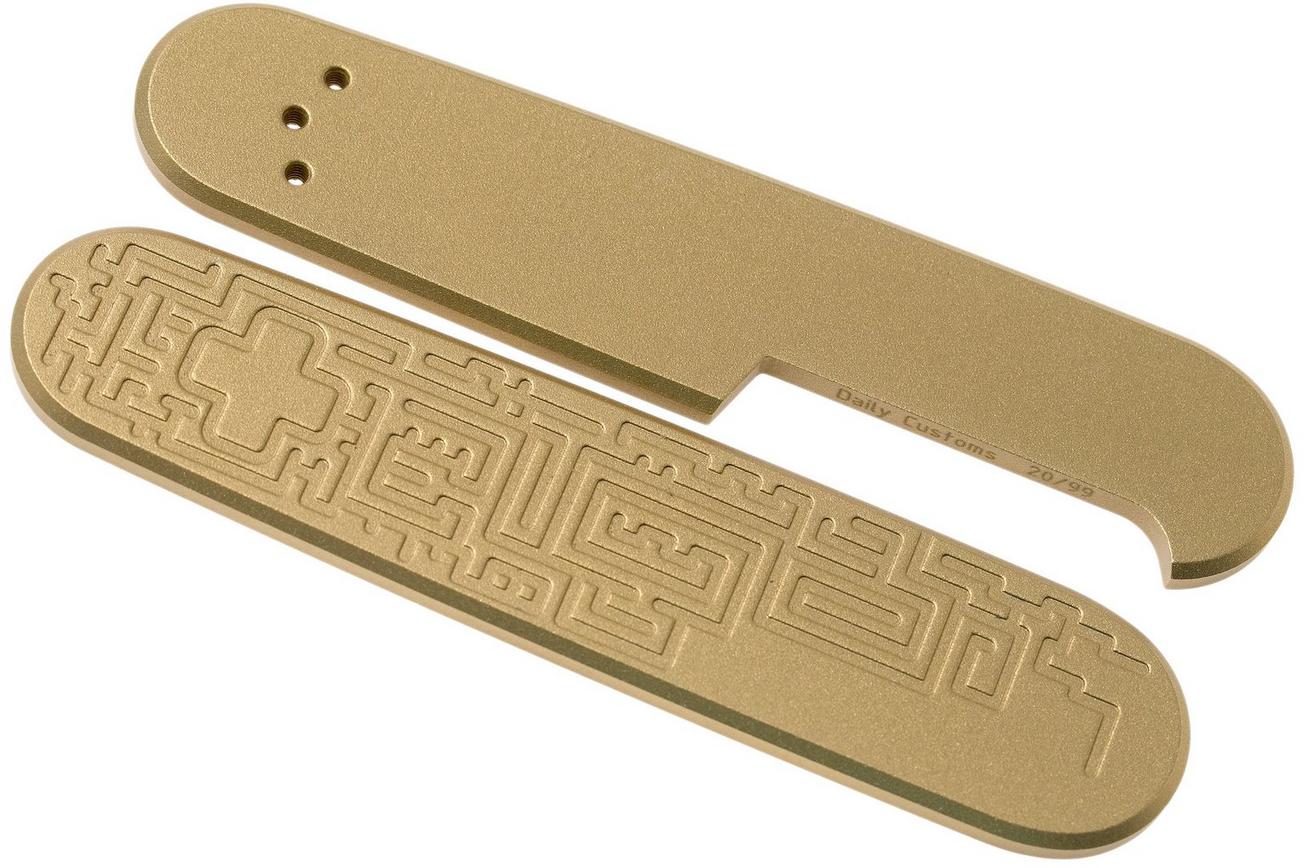 Daily Customs 91.2 Labyrinth Pattern, Brass P10008997 Victorinox greepschalen